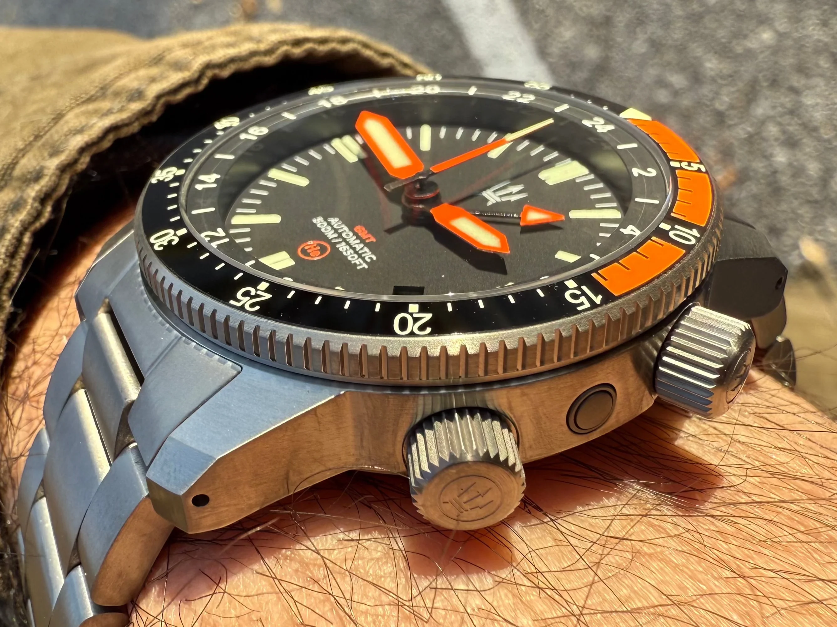 500M Alto Mare 42mm 9075 GMT - Titanium Automatic Watch - by Maratac® - Image 12