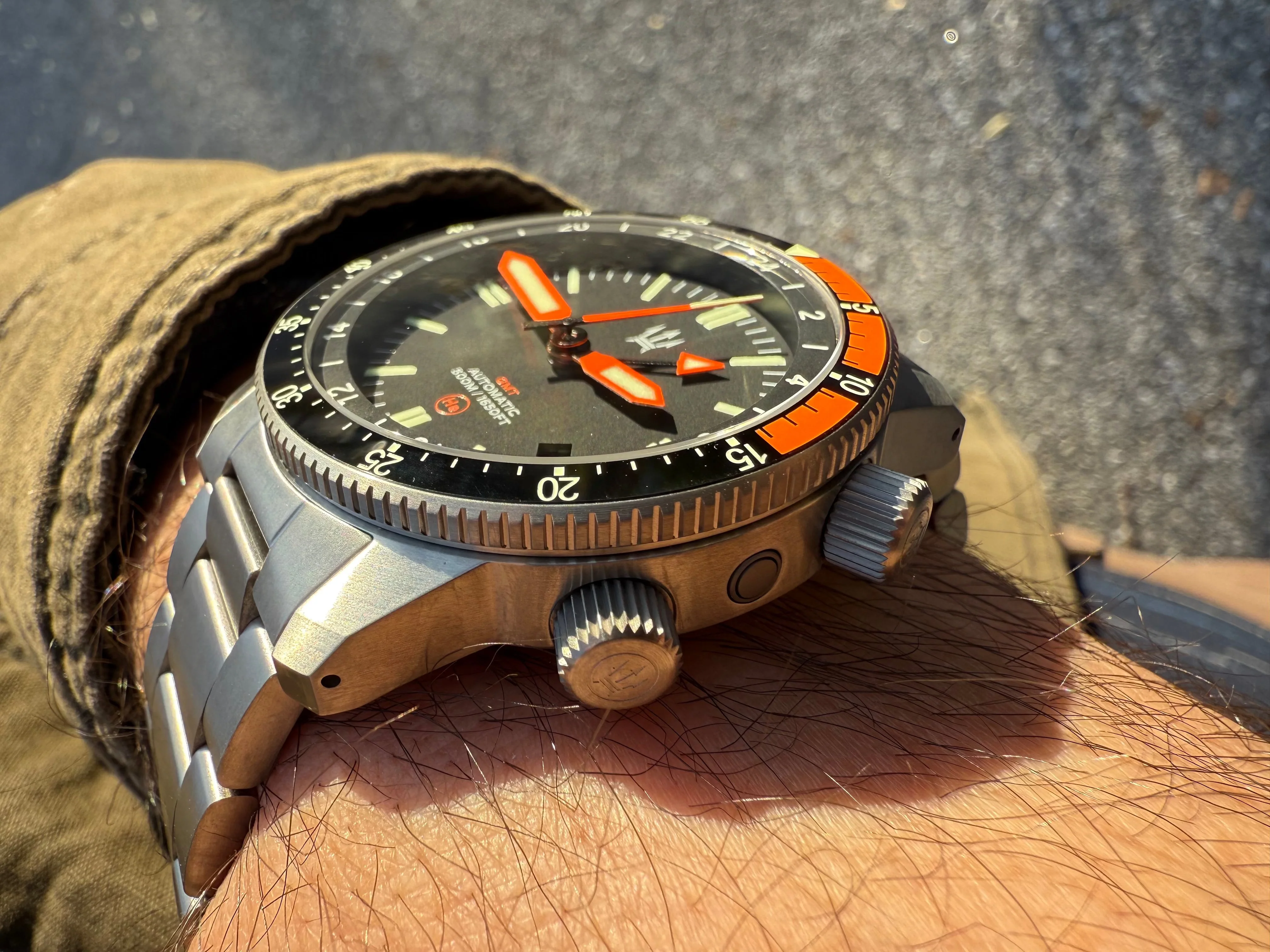 500M Alto Mare 42mm 9075 GMT - Titanium Automatic Watch - by Maratac® - Image 8