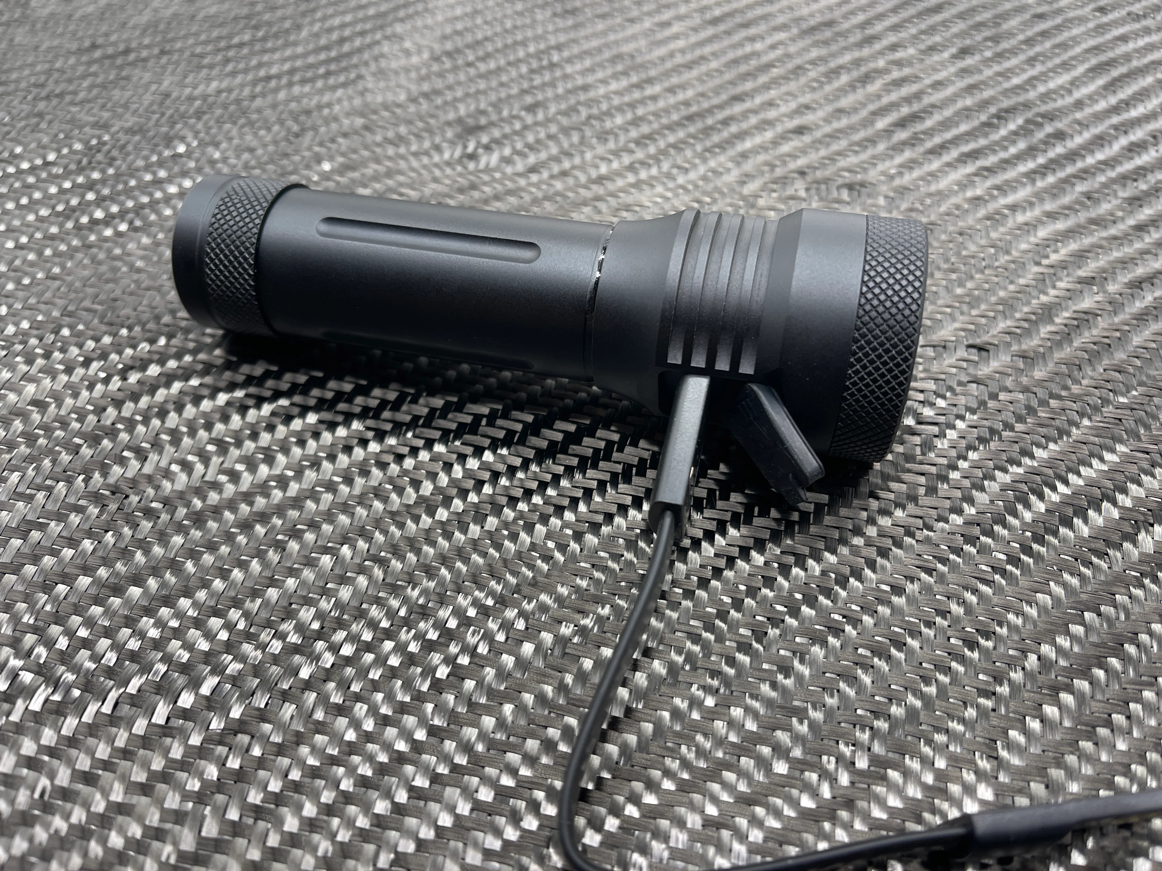 EZ - Throw 18650 / 21700 Flashlight by Maratac® ( + Built In Charger ) - Image 3