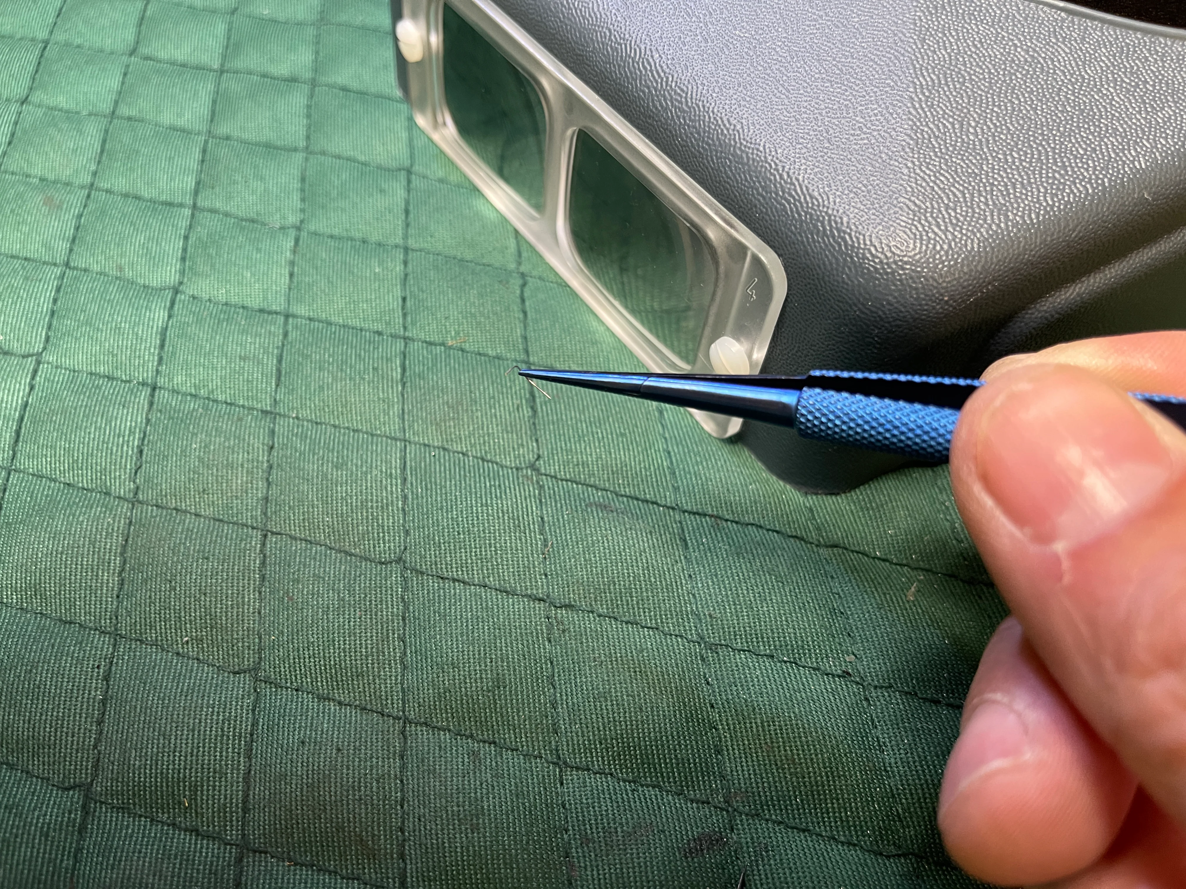 Precise Ultra Fine Self Opening Tweezer - Titanium - Image 4