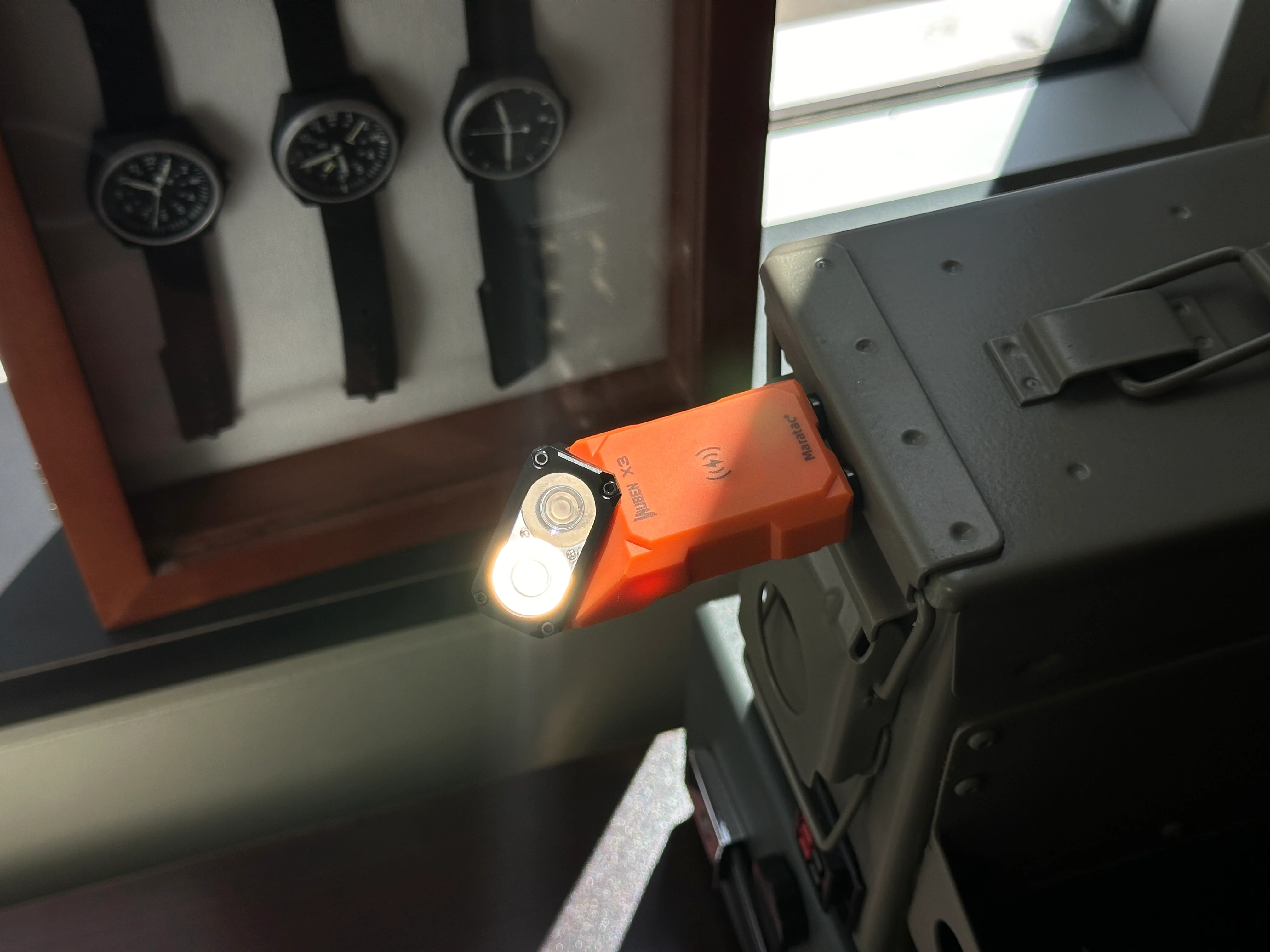 Wuben X3 Gen II - Beacon All-in-One Flashlight + Wireless Dock - CC Exclusive - Image 35